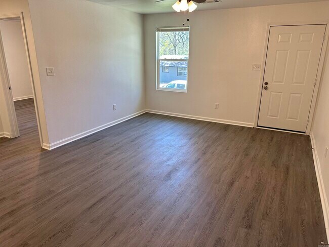 Building Photo - 8 Hiland Pl
