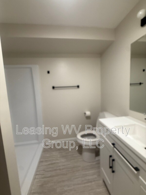 Foto del edificio - 448 Kingswood Dr