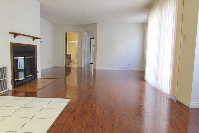 Foto del edificio - 4309 Beverly Glen Blvd