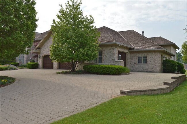 Foto del edificio - 711 Berkshire Ct