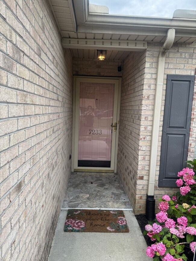 Foto del edificio - Knoxville 37918 - Beautiful 3 bedroom, 2 bath home in the heart of Powell - Contact Lisa Vineyard...