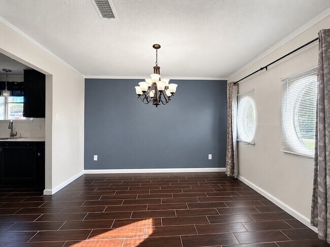 Foto del edificio - 4418 Saffron Ln