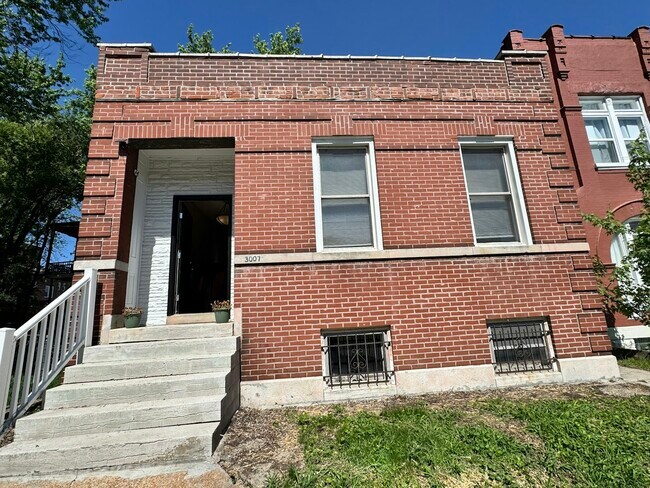 Foto del edificio - 3007 California Ave
