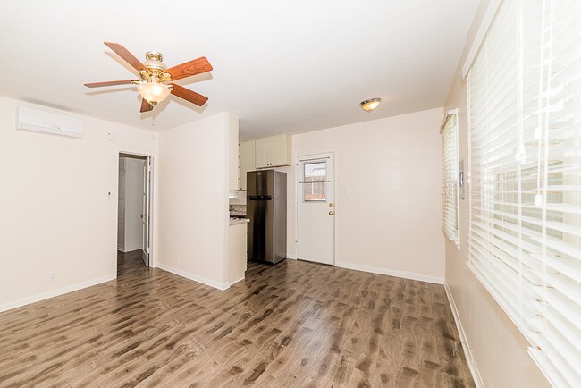 Sala de estar/comedor - 116 Franklin Ct