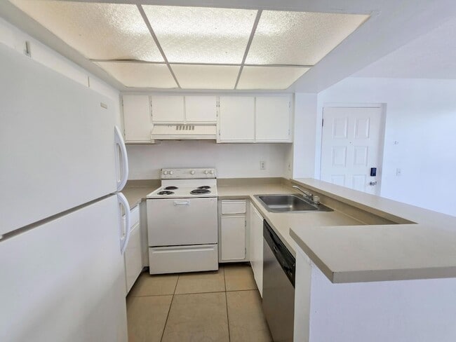 Building Photo - 708 Executive Center Dr