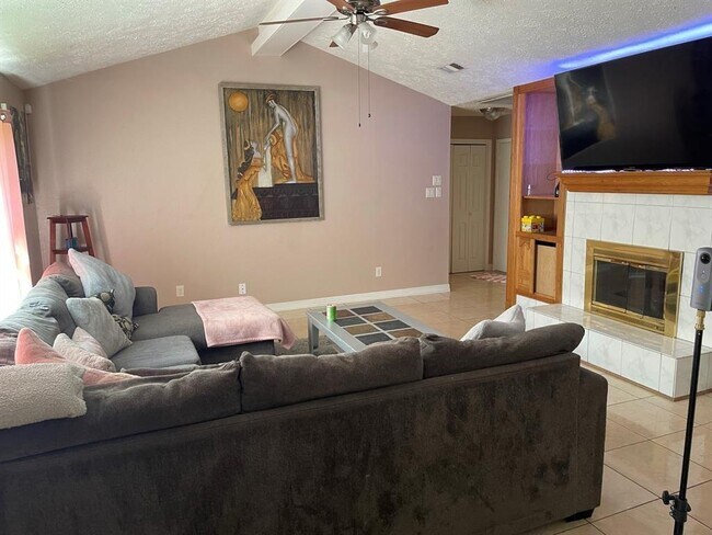Foto del edificio - 7411 Cornwall Bridge Ln