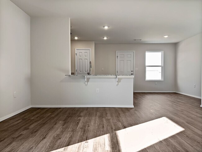 Foto del edificio - 8129 Sunflower Wy
