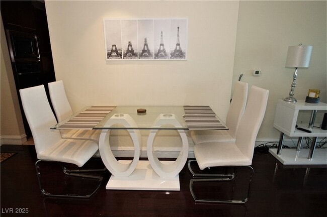 Building Photo - 2700 S Las Vegas Blvd