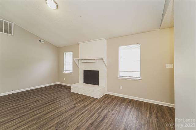 Foto del edificio - 5524 Cottage Cove Ln