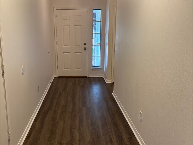 Building Photo - 9217 Mohawk Dr