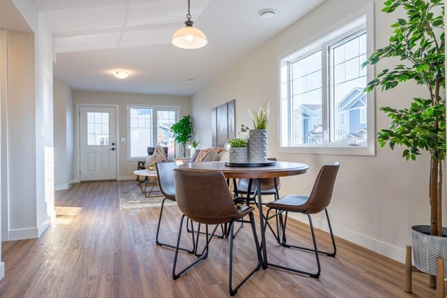 Building Photo - Maple Crest