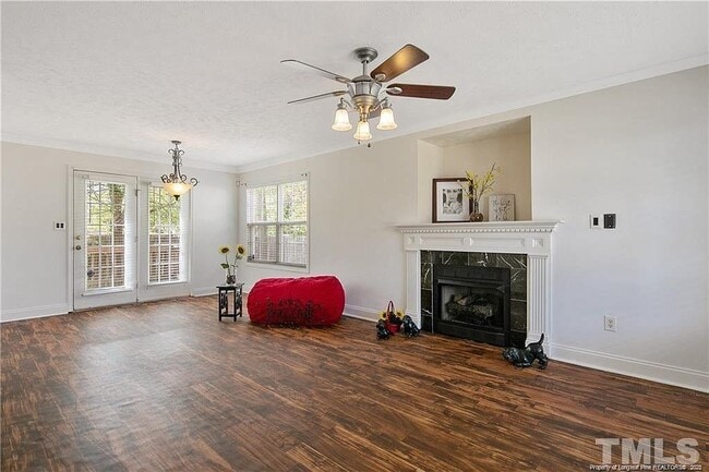 Building Photo - 1600 Silver Ridge Ct