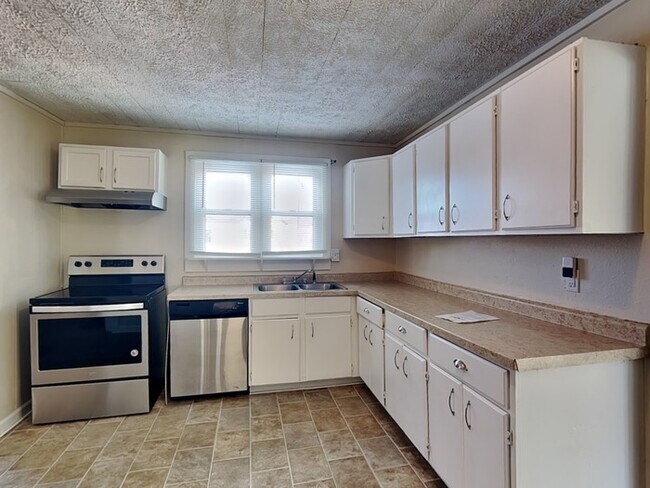 Foto del edificio - 3 bed 2 bath in Cicero!