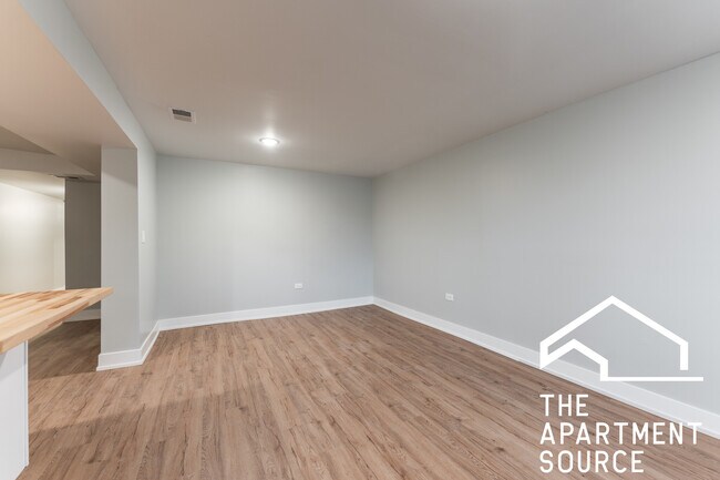 Building Photo - 4723 S Forrestville Ave