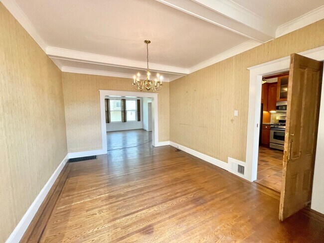 Building Photo - 4BD/3 BA Traditional Cole Valley Home - Vi...