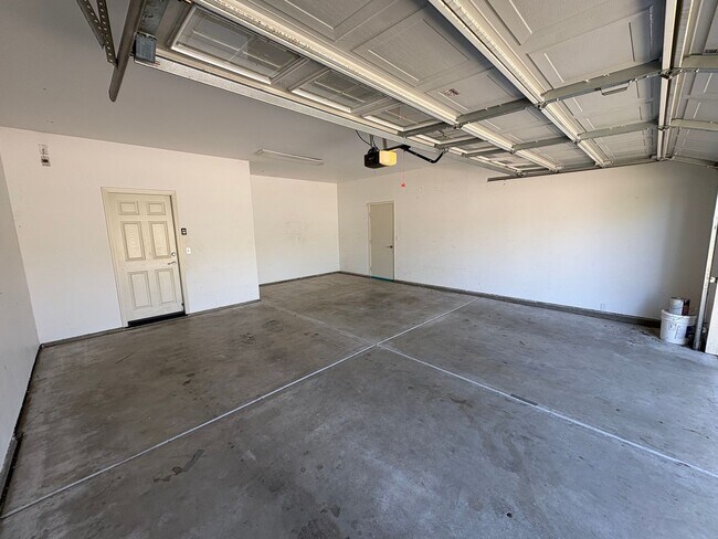 Foto del edificio - Lovely home available now!