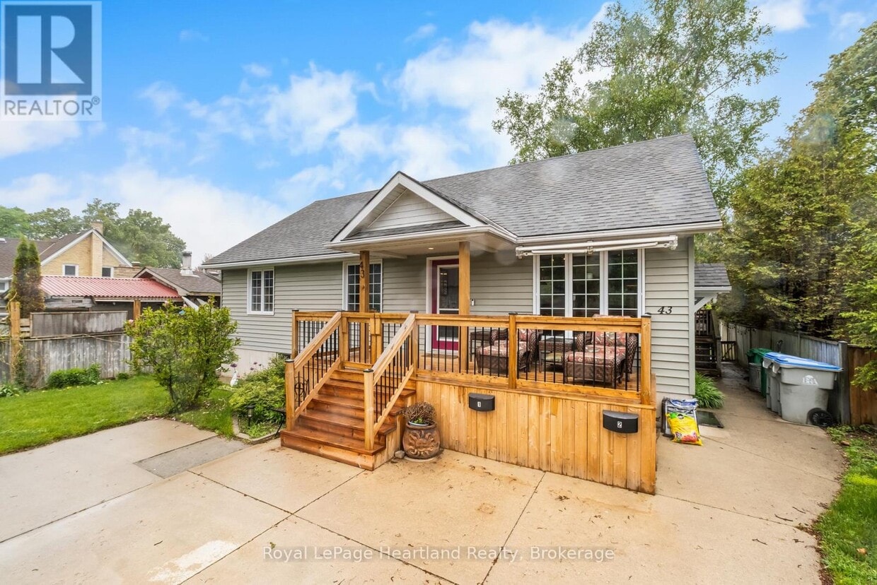 Primary Photo - 43-43 Raglan St E