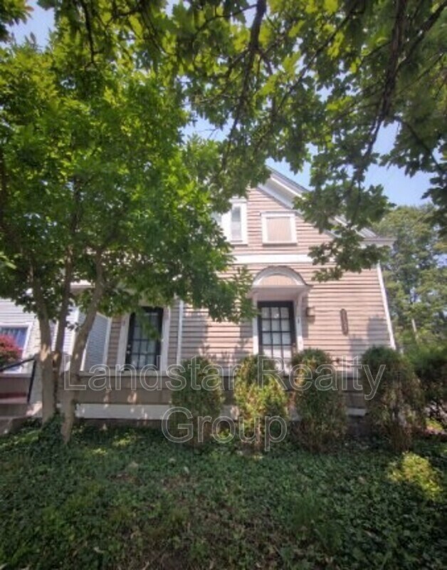 Building Photo - 2127 Grinstead Dr