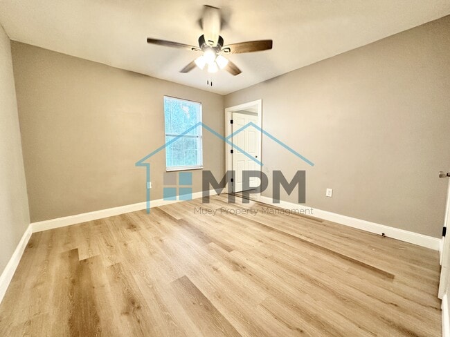 Foto del edificio - 119 S Riverbend Dr