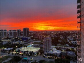 Building Photo - 1800 N Bayshore Dr