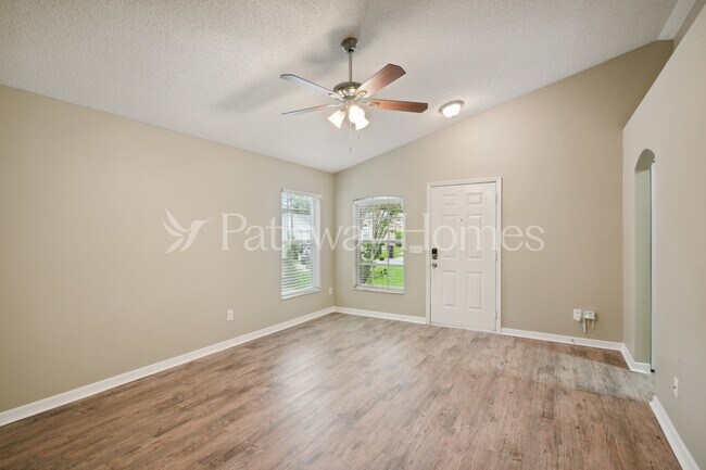 Foto del edificio - 8612 Claiborne Ct