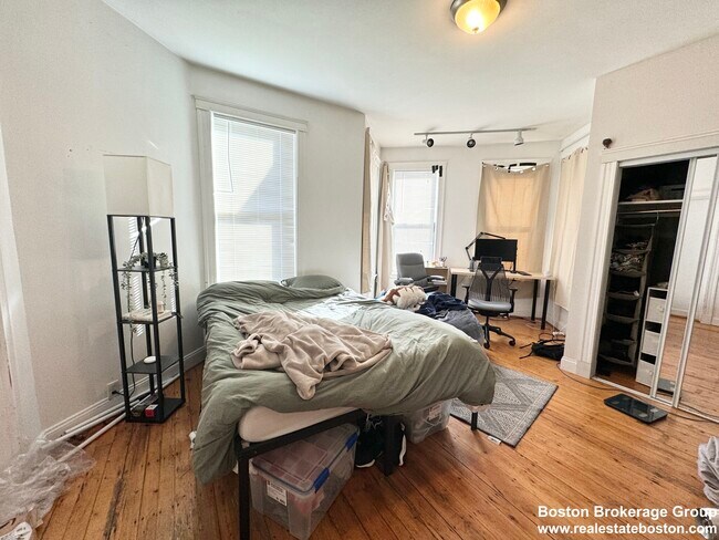 Photo - 37 Hillside St Apartment