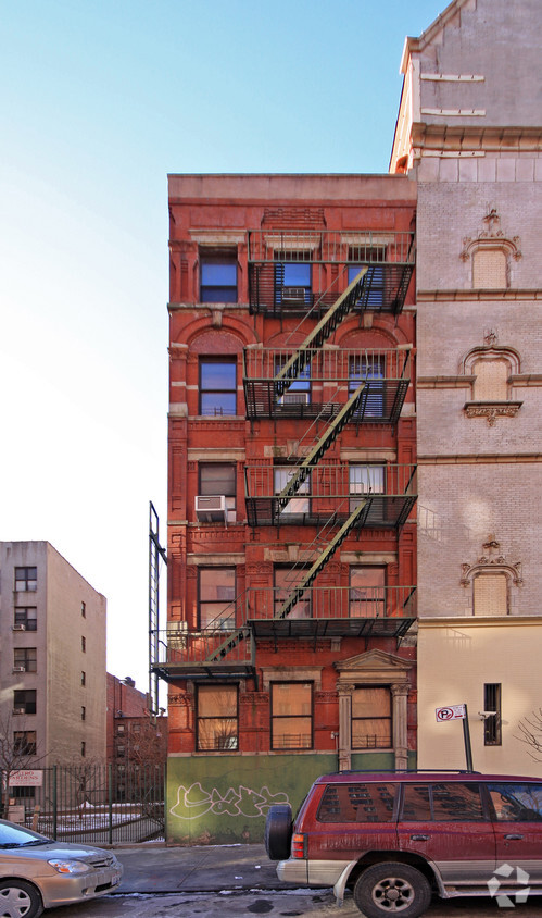 Primary Photo - 334 E 105th St