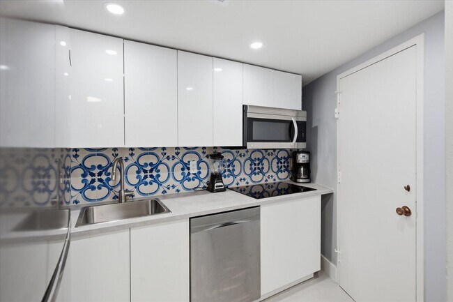 Foto del edificio - 2899 Collins Ave
