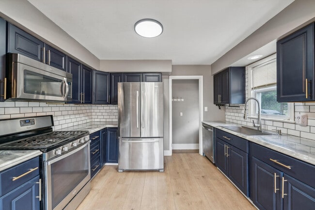 kitchen - 1639 Harwich Rd