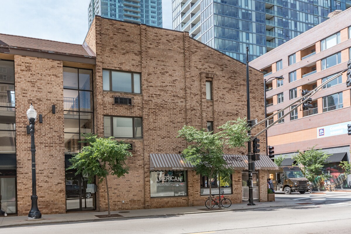Primary Photo - 163 W Division St