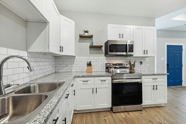 Foto del edificio - 10317 Lake Rd