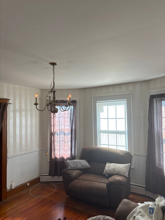 Foto del edificio - 887 New Britain Ave