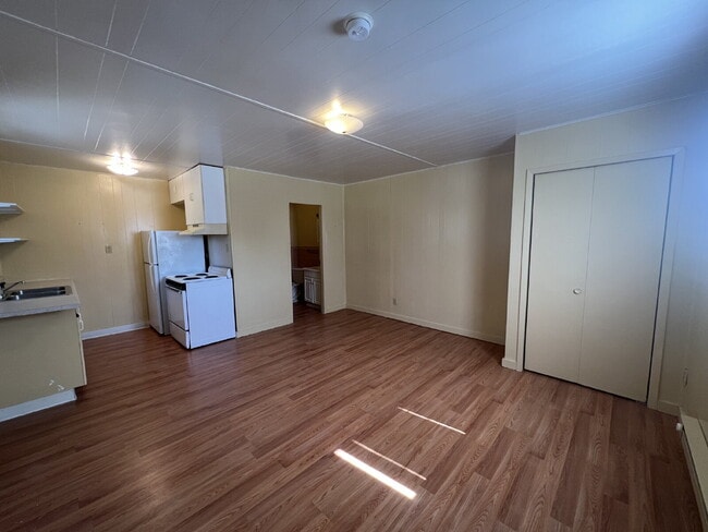 Building Photo - "Charming 1-Bedroom Retreat in Forsyth - Perfect for Cozy Living!"