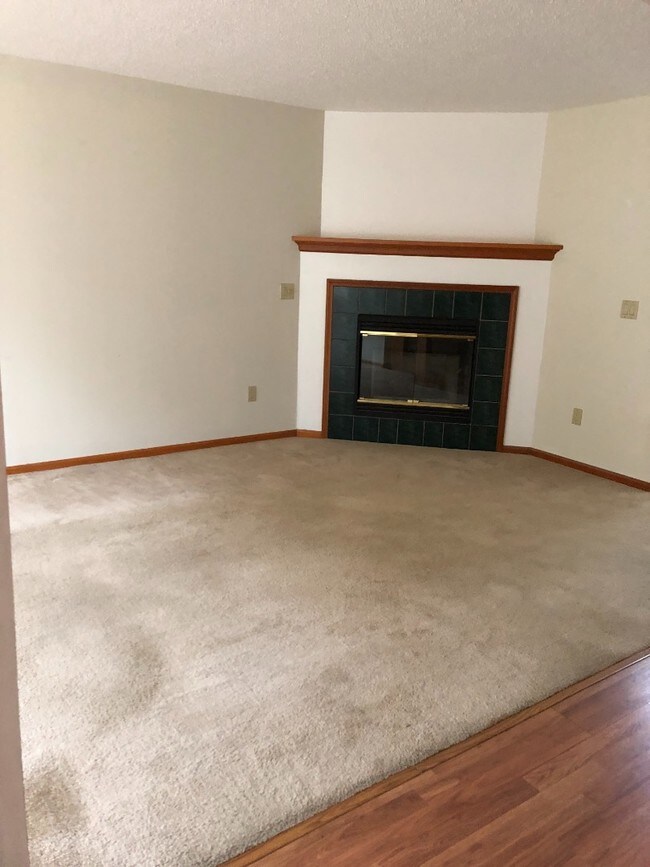 Foto del edificio - 23 Woodside Dr