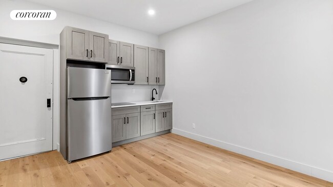 Building Photo - 20 E 66th St