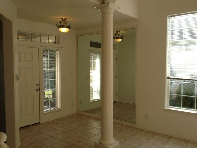 Building Photo - 4075 NW Scottsdale Dr