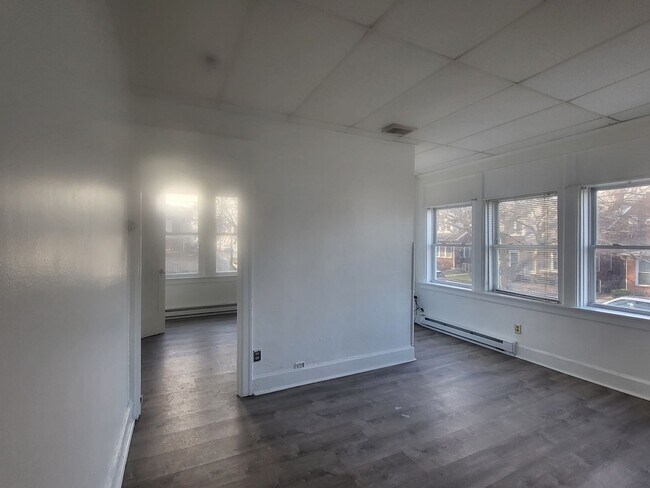 Building Photo - West End 1 Bedroom