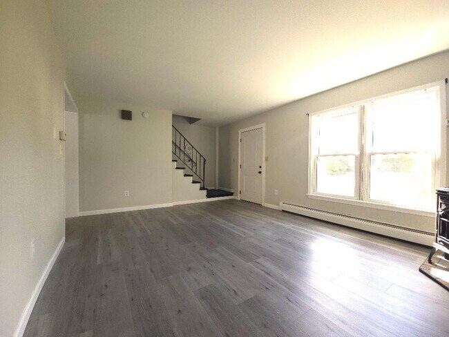Building Photo - 422 Fox Cir