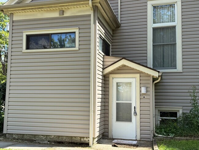 Building Photo - 5782 Chippewa Rd