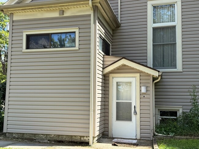 Building Photo - 5782 Chippewa Rd