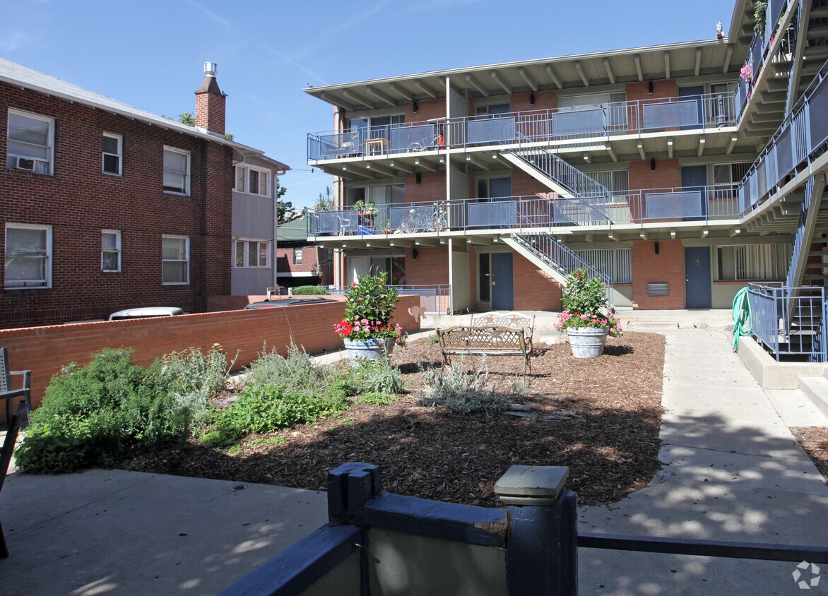 Building Photo - Las Perlas Apartments