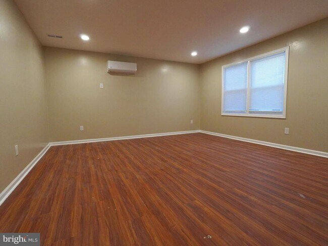 Foto del edificio - 710 N York Rd