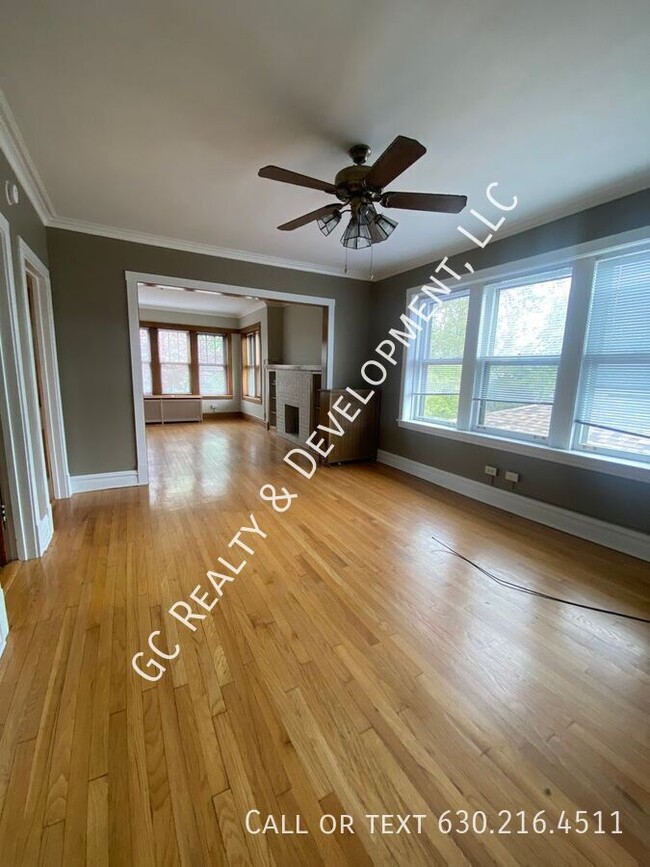 Foto del edificio - 4626 N Kenneth Ave