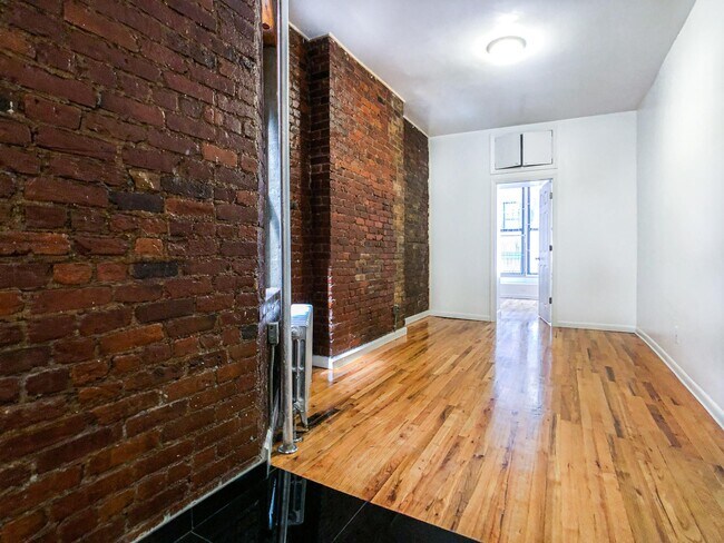 Foto del edificio - 30 Clinton St