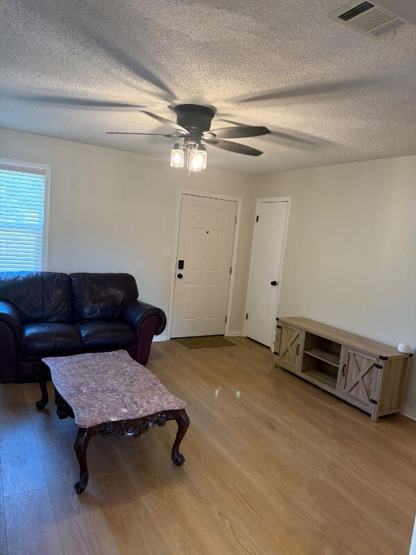 Foto del edificio - 3364 Green Briar Cir