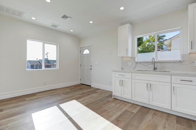 Building Photo - 10920 Nassau Ave