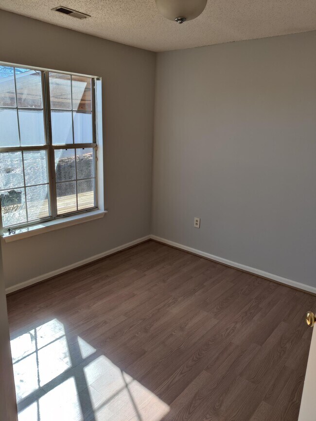Building Photo - 5748 Ebley Ln