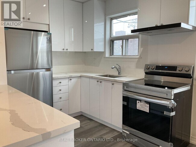 Photo du bâtiment - 2209 Gerrard St E