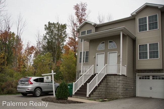 Foto del edificio - 4103-4181 Woodland Hills Cir