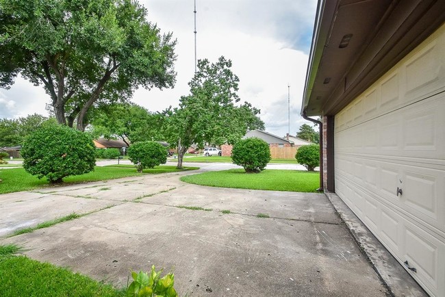 Building Photo - 17118 Quail Glen Dr